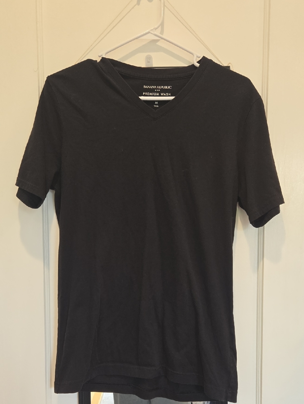 Banana Republic Black V-Neck Short Sleeve Tee, M Tall